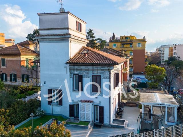 Case e ville in vendita di 450 m² in Via Duchessa di Galliera