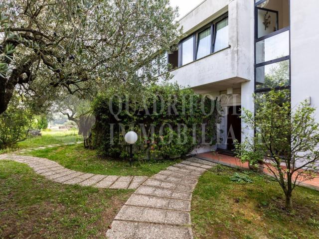 Case e ville in vendita di 450 m² in Via Enzo Ferrari, 8