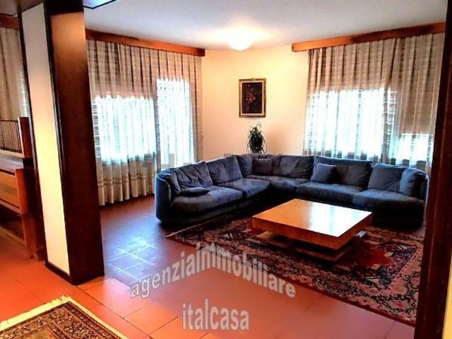 Case e ville in vendita di 450 m² in Via Eugenio Curiel