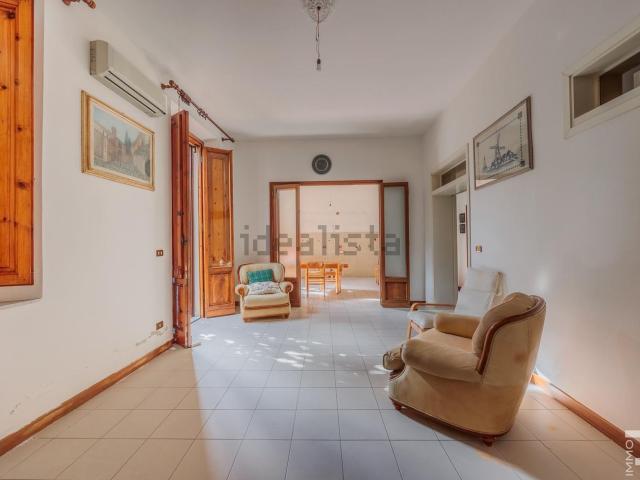 Case e ville in vendita di 450 m² in Via Francesco Baracca