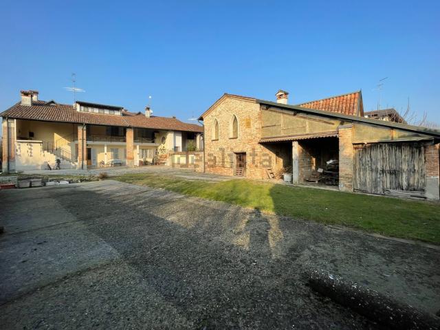 Case e ville in vendita di 450 m² in Via franzoni, 4