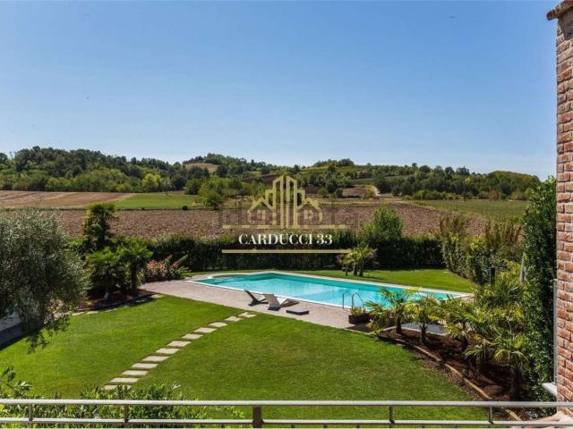 Case e ville in vendita di 450 m² in Via I° Maggio, 168