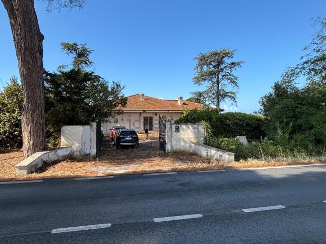 Case e ville in vendita di 450 m² in Via Litoranea, 528