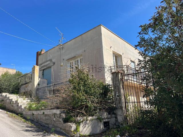 Case e ville in vendita di 450 m² in Via Monaci, 21