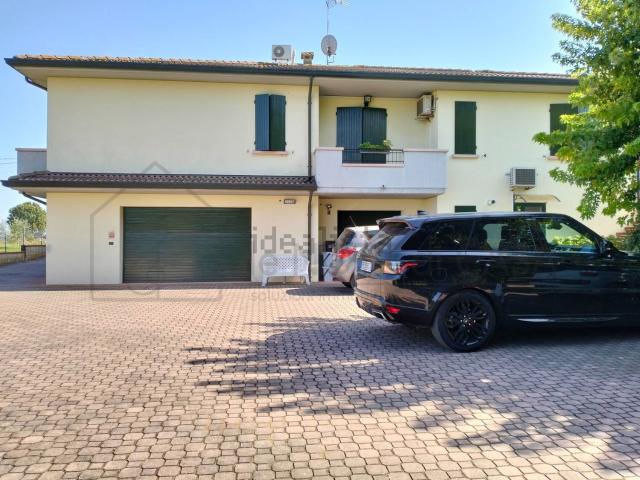 Case e ville in vendita di 450 m² in Via Salara
