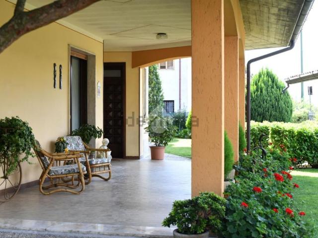 Case e ville in vendita di 450 m² in Via San Allende, 22