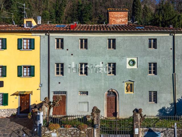 Case e ville in vendita di 450 m² in Via San Felice e Piteccio, 173