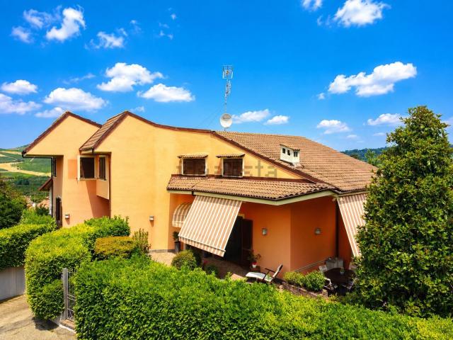 Case e ville in vendita di 450 m² in Via Serra
