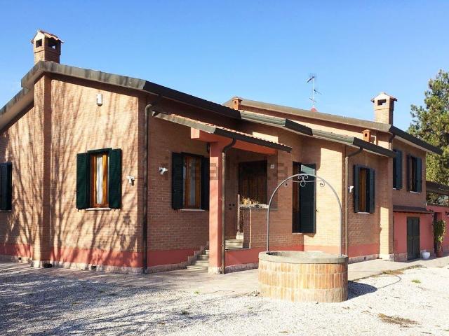 Case e ville in vendita di 450 m² in Via Pomposa