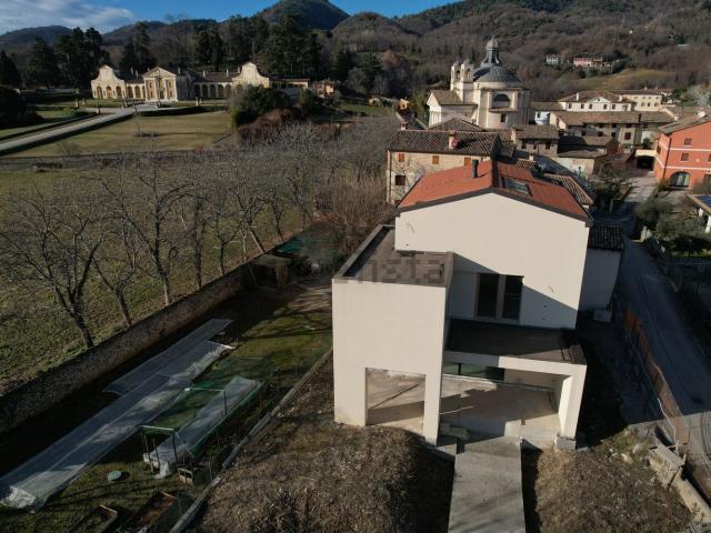Case e ville in vendita di 450 m² in Via Palladio