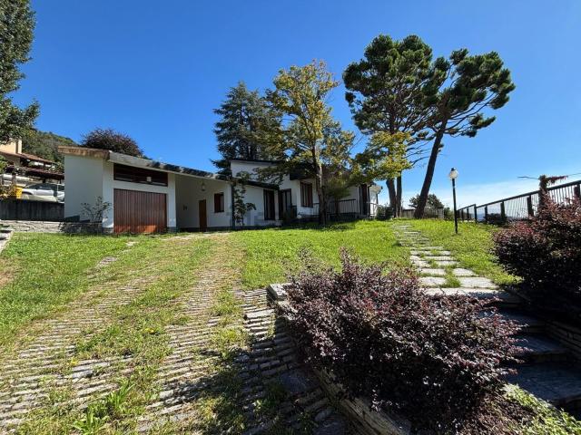 Case e ville in vendita di 450 m² in Via Pezza