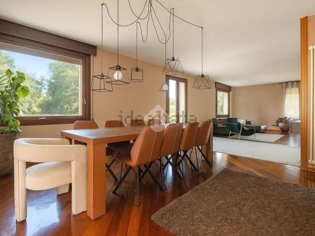 Case e ville in vendita di 450 m² in Via Pellegrini, 5