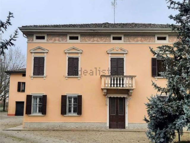 Case e ville in vendita di 450 m² in Via per Modena