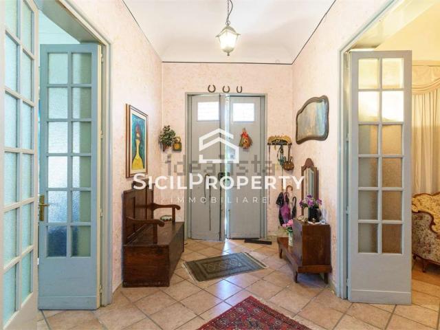 Case e ville in vendita di 450 m² in Via per Viagrande