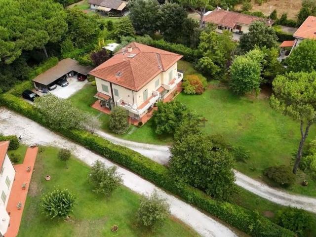 Case e ville in vendita di 450 m² in Via Peri di Levante, 1
