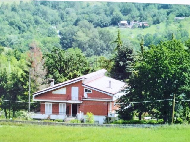 Case e ville in vendita di 450 m² in Via PROVINCIALE