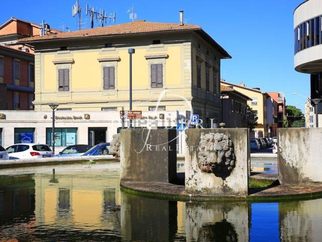 Case e ville in vendita di 450 m² in Via Ruggero Bonghi, 2