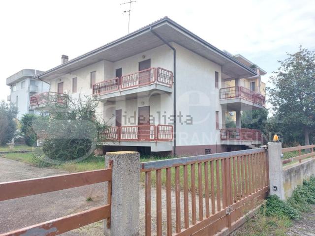 Case e ville in vendita di 450 m² in Via Tosti, 3