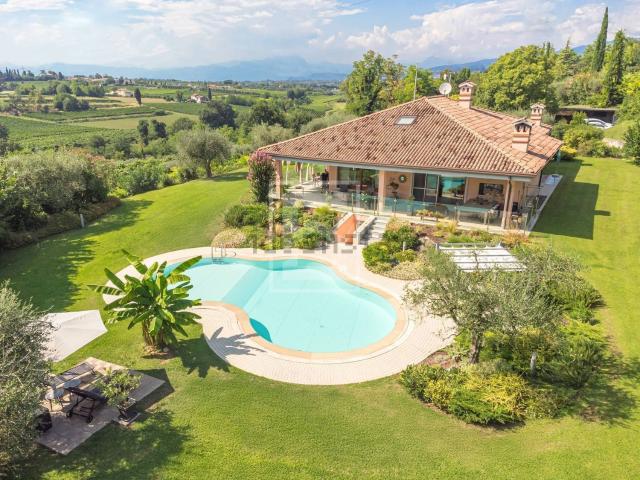 Case e ville in vendita di 450 m² in Via Tione, 22