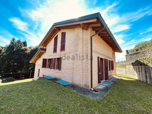 Case e ville in vendita di 450 m² in Via Turconi
