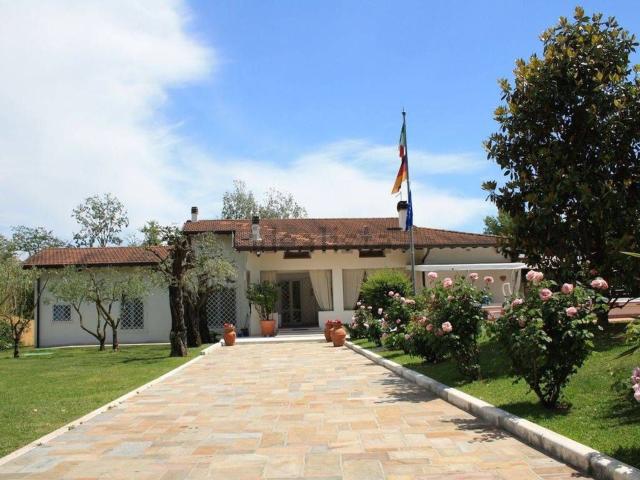 Case e ville in vendita di 450 m² in Via Vaiana