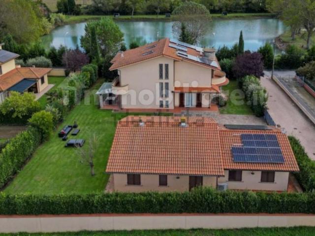 Case e ville in vendita di 450 m² in Via Vittorio Sereni, 10