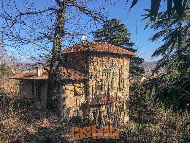 Case e ville in vendita di 450 m² in Via Villini
