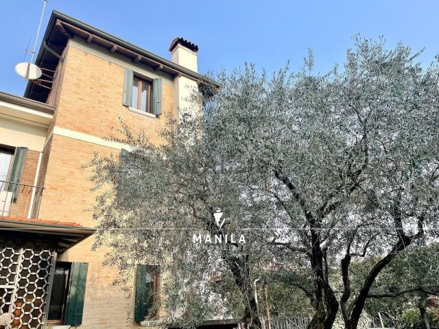 Case e ville in vendita di 450 m² in Via Virginio Appiani, 34