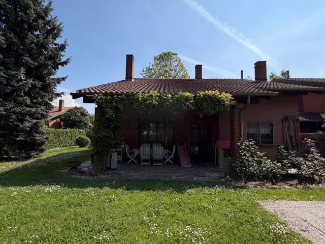 Case e ville in vendita di 450 m² in Viale Bruno Buozzi