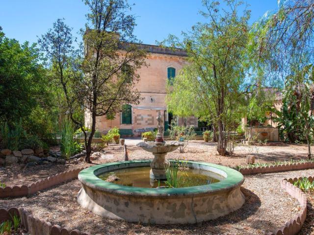 Case e ville in vendita di 450 m² in Viale Cagliari