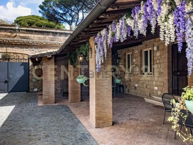 Case e ville in vendita di 450 m² in Viale delle Mura Aurelie, 1