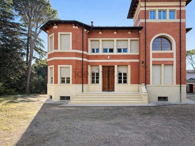 Case e ville in vendita di 450 m² in Viale Roma, 158