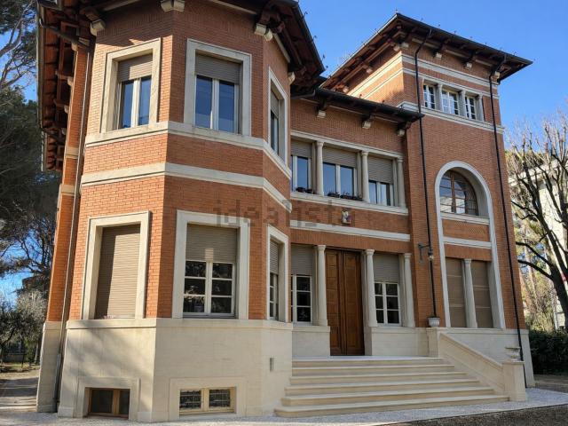Case e ville in vendita di 450 m² in Viale Roma, 158