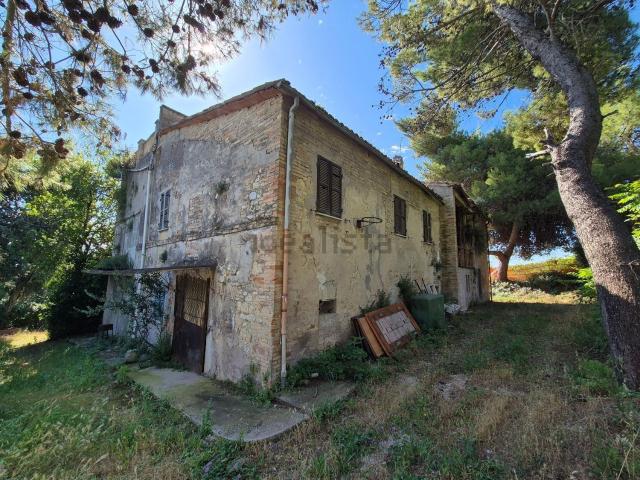 Case e ville in vendita di 450 m² in Contrada Alberelli, 31