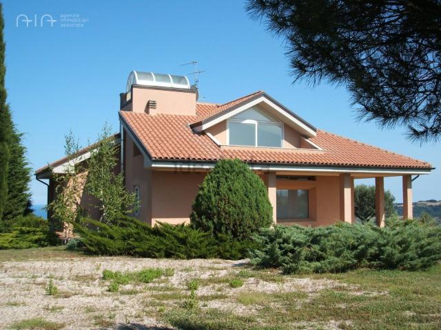 Case e ville in vendita di 450 m² in Contrada Magazzini, 18