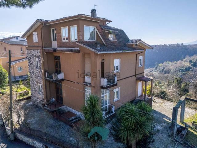Case e ville in vendita di 450 m² in Largo Ugo Foscolo
