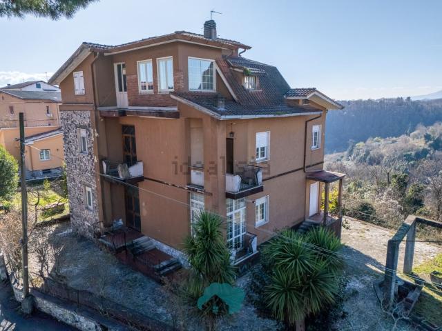 Case e ville in vendita di 450 m² in Largo Ugo Foscolo