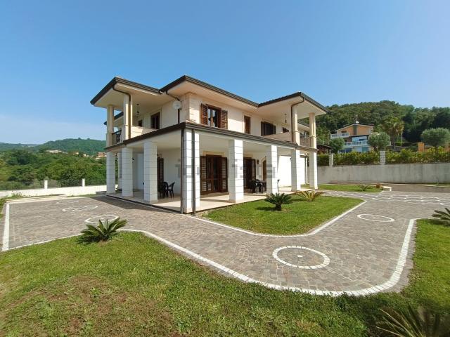 Case e ville in vendita di 450 m² in Località Foresta