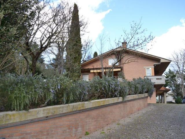 Case e ville in vendita di 451 m² in Via Arno, 1