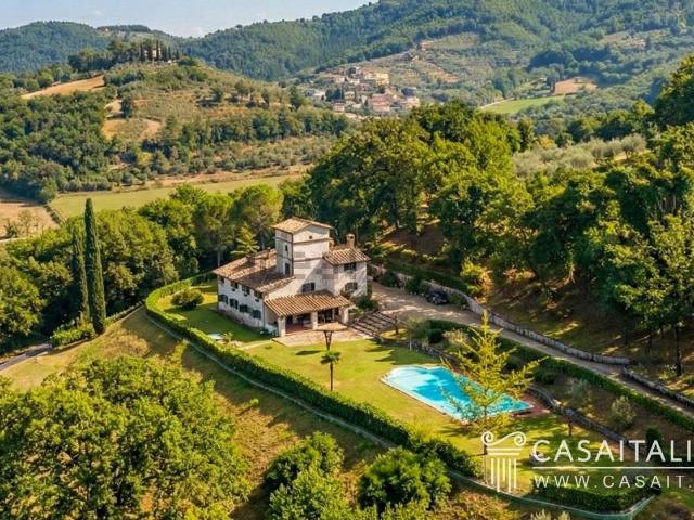 Case e ville in vendita di 451 m² in Via Lenin