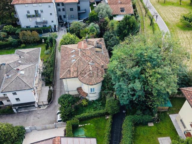 Case e ville in vendita di 451 m² in Via Luigi Brignoli, 18