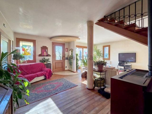 Case e ville in vendita di 453 m²