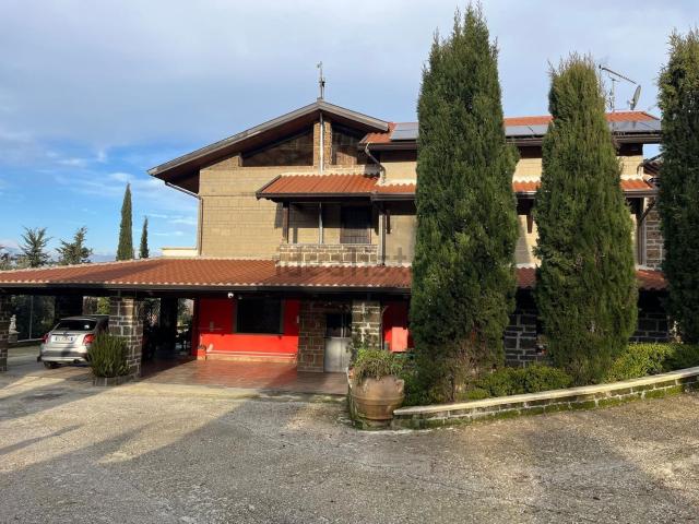 Case e ville in vendita di 453 m² in Via Emanuele Filiberto, 83