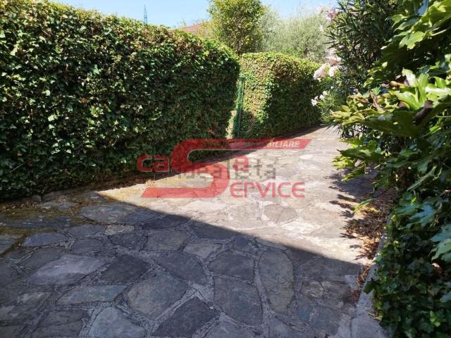 Case e ville in vendita di 455 m² in Via Cherubini Luigi, 51016