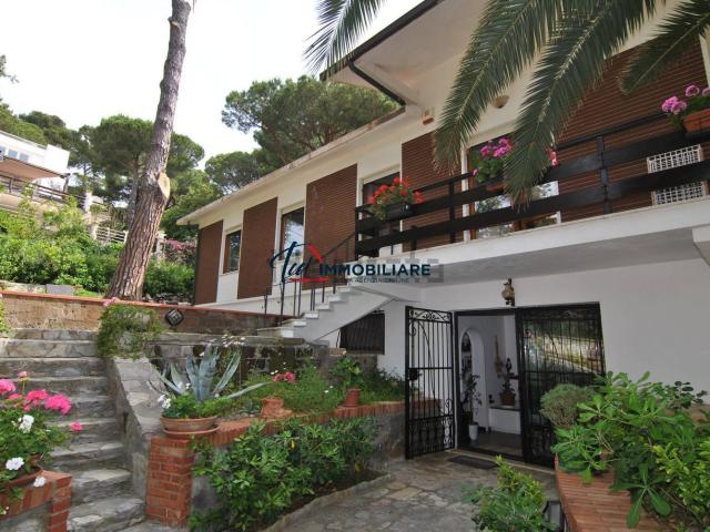 Case e ville in vendita di 455 m² in Via del Littorale, 377