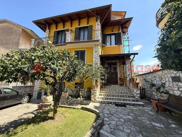 Case e ville in vendita di 455 m² in Via San Cosma, 12