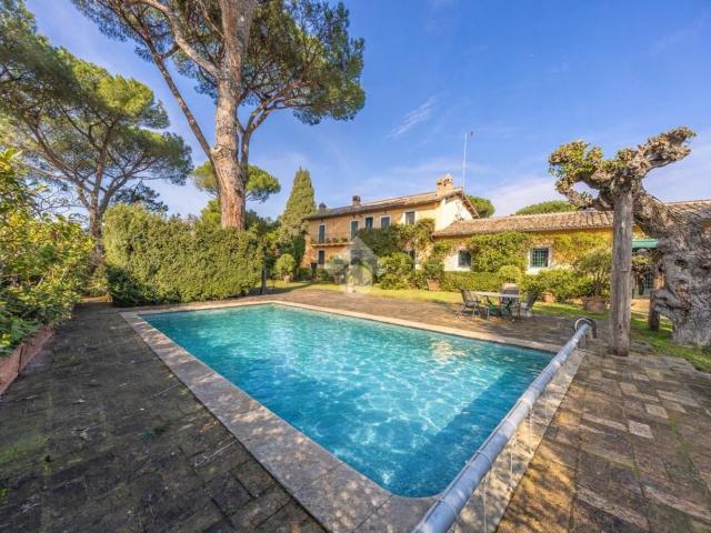 Case e ville in vendita di 456 m² in Via Aurelia Antica