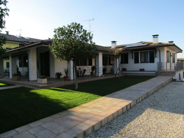 Case e ville in vendita di 456 m² in Via Gioacchino Rossini, 25