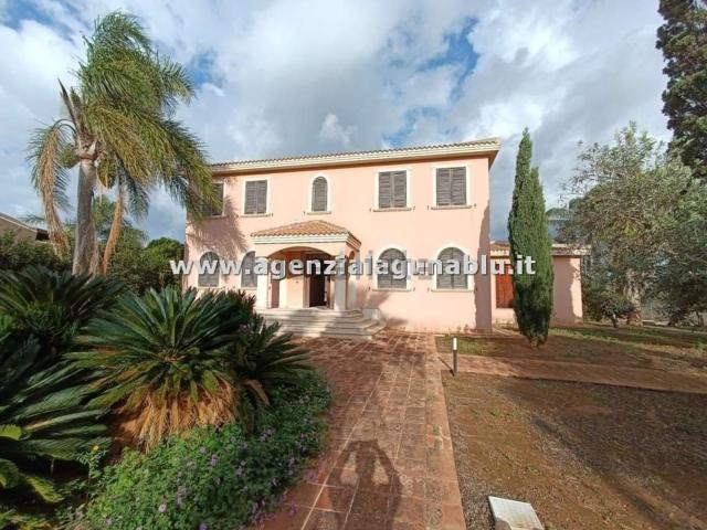 Case e ville in vendita di 457 m² in Contrada Colombaio Lasagna