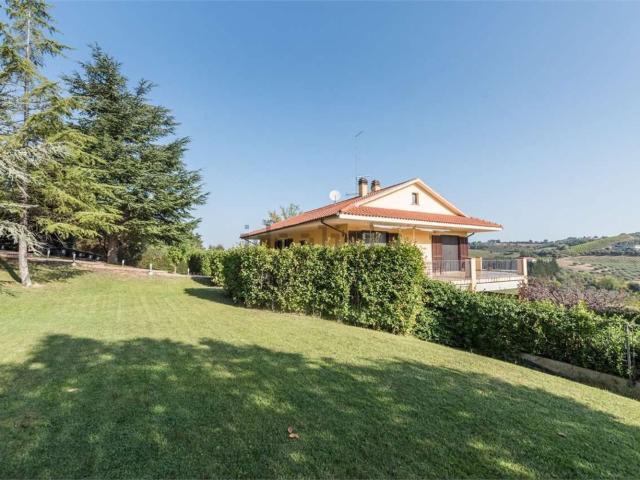 Case e ville in vendita di 457 m² in Strada Comunale San Paolo, 25